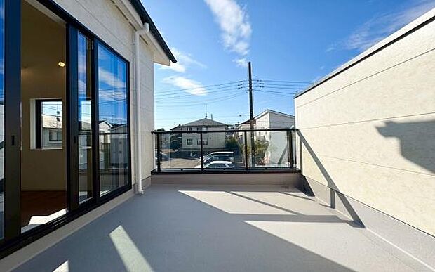 《バルコニー》 ■「青い空」と「白い雲」、「気分が晴れる場所」がここにあります。