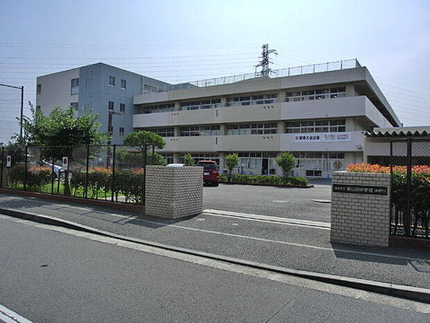横浜市立東山田中学校まで460m