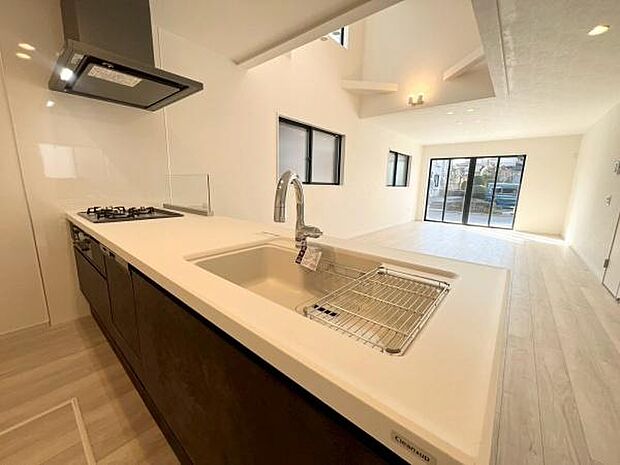 《システムキッチン》 ■人造大理石シンクは、見た目がとてもスッキリしています。