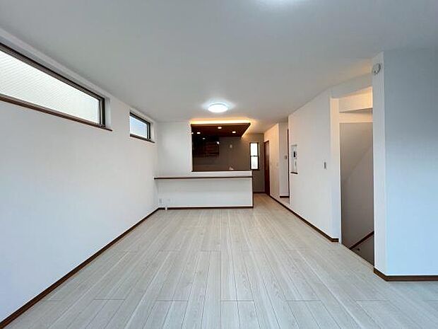 《リビングダイニング》　■上質な時間を育む暮らしのメインステージ。寛ぎとご家族とのコミュニケーションを育む居心地のよい場所。