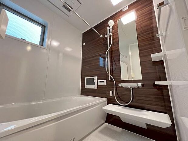 《浴室　》　■バスルームは一日の疲れを癒す居心地の良い空間です。