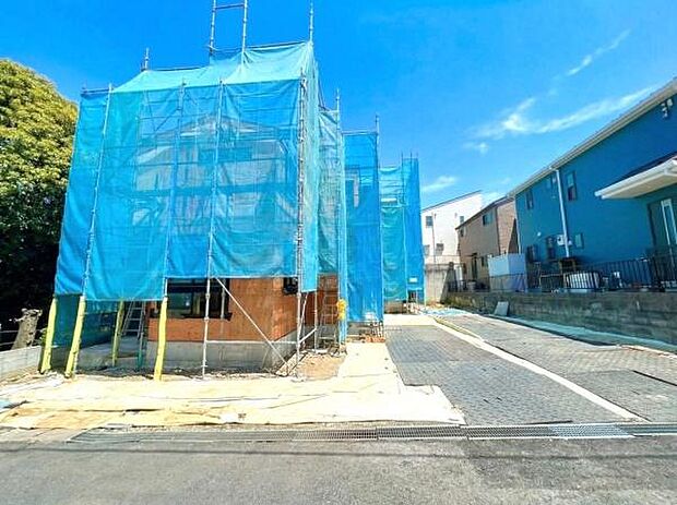 《外観》　■一戸建ての多いエリア、静かで落ち着いた雰囲気。シンプルで美しいフォルム空気までクリーンになるような佇まい。心地よいライフスタイルが実現できるそんな予感。