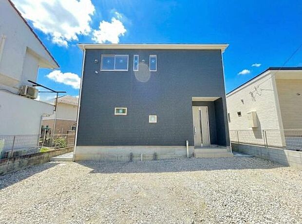 《駐車場》　■駐車場2台可能(車種による）