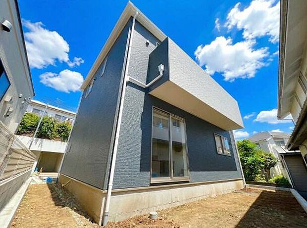 《現地》　青い空と白い雲、気分が晴れる場所がここにあります。