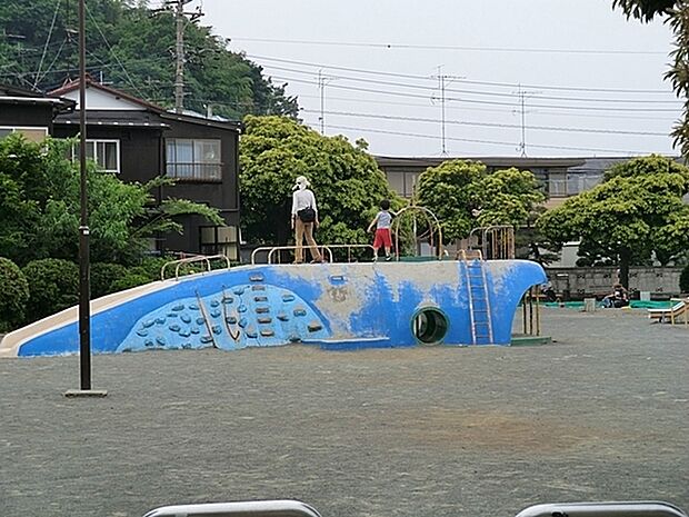 大曽根公園まで333m、くじら型の遊具が特徴的な公園。