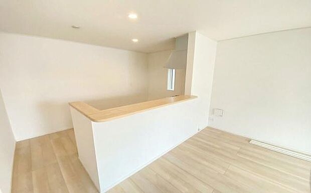 《ダイニングキッチン》 ■会話を楽しみながら食事を味わう。一緒にいる時間が楽しい空間。カフェにいるような気分で毎日を過ごしたい。家族でいる時間を柔らかに包み込むインテリア。