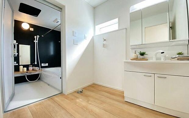 《洗面化粧台》■洗練されたデザインのおしゃれな洗面化粧台。広々とした空間が、贅沢なひとときを演出します。快適さと美しさを兼ね備えた洗面所(小物をCGで作成、実際に小物は配置されていません)