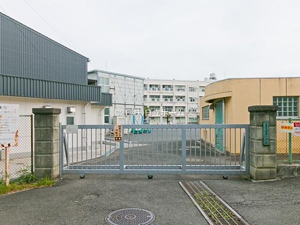 横浜市立本宿小学校まで1051m