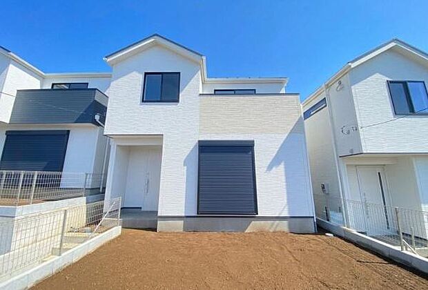 《リビングダイニング》 ■ゆとりを感じさせる上質で明るい空間が、住まう人や訪れる人を心地よく迎え入れてくれます。