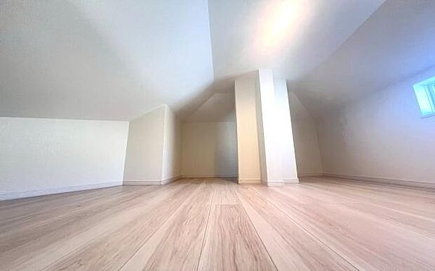 《ロフト》 ■収納力のあるゆとりのロフト。季節物やお子様との思い出をしっかり収納でき重宝します。お子様にとっては特別な秘密基地にも。