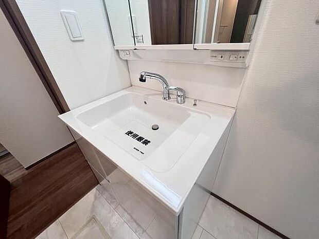 《洗面台》 ■朝のバタバタした身支度を支えてくれる洗面所。