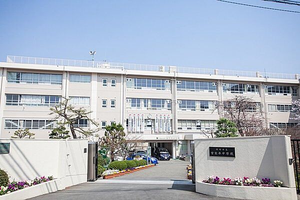 川崎市立宮前平中学校まで257m