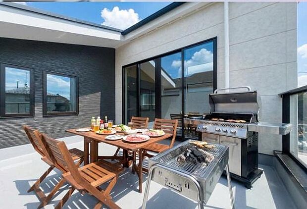 《同仕様》 ■休日に家族ベバーベキューはいかがですか。本画像は家具家電・小物や食材の配置をCGで作成しており、実際に現地に家具家電・小物や食材は置かれておりません。また、価格に含まれておりません。