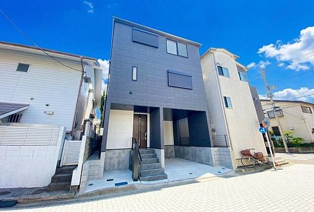 《外観》 ■家族みんなが落ち着ける場所。明るい空間で心も暖か、朝から爽やかな気分。寝る時も包みこまれるようにふんわりと。家にいることが心と体に優しい暖かな暮らし。