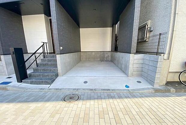 《駐車場》 ■駐車場1台可能。前面道路が広く、間口もゆったり。駐車が苦手なママもらくらく停められます。