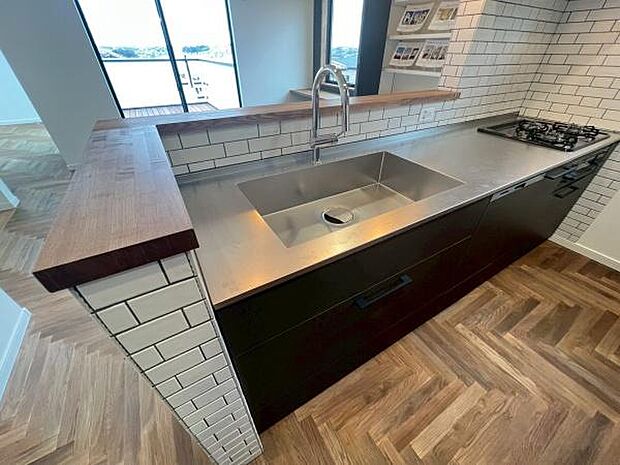 《キッチン》 ■お手入れしやすくきれいなキッチン。お料理の始めから後片付けまで楽しい時間になりそうです。