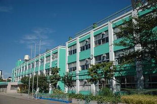 横浜市立入船小学校まで1053m