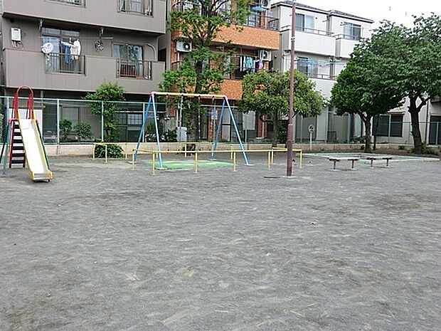 浅田町公園まで891m、住宅街の十分な広さの公園です。ブランコ・滑り台などの遊具があり、ベビーカーで入れますので、小さなお子様も楽しめます。