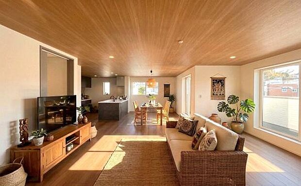 《リビングダイニング》 ■本画像は家具家電や小物の配置をCGで作成しており、実際に現地に家具家電や小物は置かれておりません。また、価格に家具家電や小物は含まれておりません。