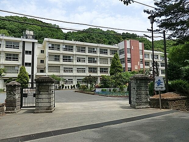 逗子市立逗子中学校まで1210m
