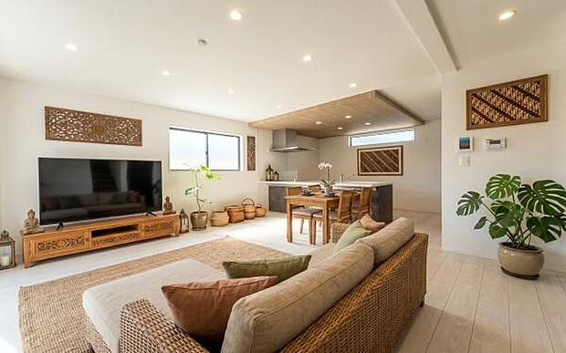 《リビングダイニング》 ■本画像は家具家電や小物の配置をCGで作成しており、実際に現地に家具家電や小物は置かれておりません。また、価格に家具家電や小物は含まれておりません。