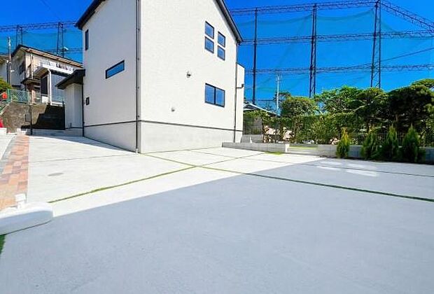 《駐車場》 ■駐車場2~3台。(車種による)