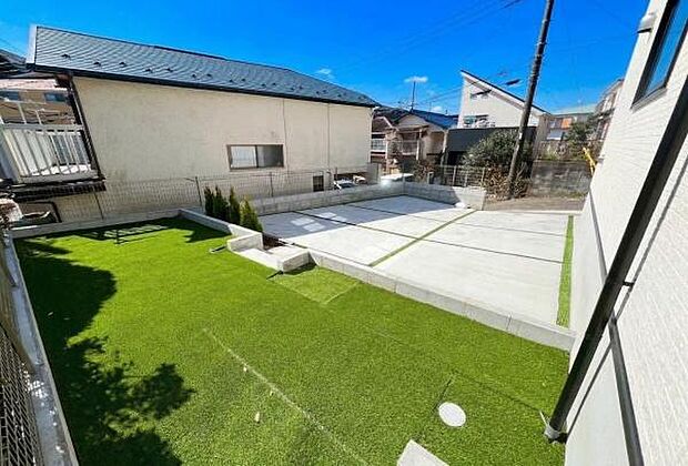 《庭》 ■子供のころに夢見た「庭付きマイホーム」。その夢が現実となるかもしれませんね。人目を気にせず開放的に。お庭で家庭菜園などはいかがでしょうか。