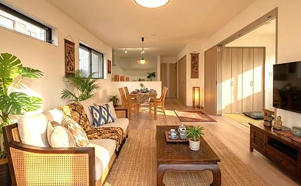 《リビングダイニング》 ■本画像は家具家電や小物の配置をCGで作成しており、実際に現地に家具家電や小物は置かれておりません。また、価格に家具家電や小物は含まれておりません。