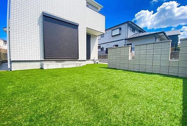 《庭》　■子供のころに夢見た「庭付きマイホーム」。その夢が現実となるかもしれませんね。人目を気にせず開放的に。お庭で家庭菜園などはいかがでしょうか。