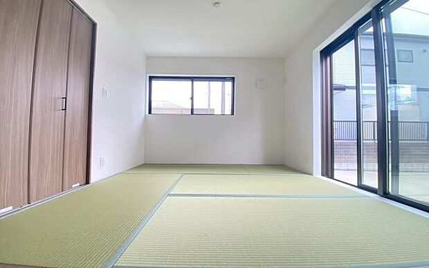 《和室》　■休日には畳のうえでゴロゴロと、至福の一時。冬にはコタツにミカンでテレビ鑑賞。日本人にはあって嬉しいジャパニーズルームです。