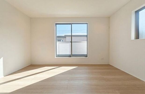 《子供部屋》　■お子様の成長を優しく見守る、明るい子供部屋。遊んだり、学んだり、時には一人の時間を過ごしたりと健やかな毎日を育む大切な場所。未来への第一歩を育む、かけがえのない空間です。