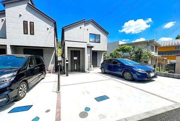《外観》　■モダンなデザインと機能性が融合した理想の住まい。家族の笑顔が溢れる、快適な毎日がここにあります。