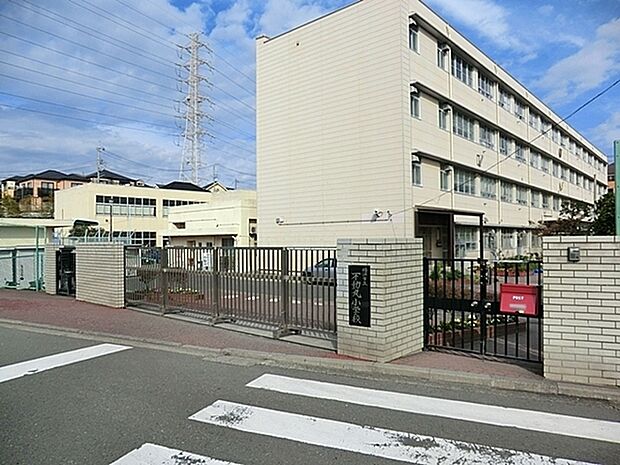 横浜市立不動丸小学校まで672m