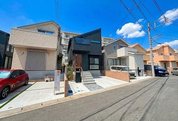 《外観》　■家族みんなが落ち着ける場所。明るい空間で心も暖か、朝から爽やかな気分。寝る時も包みこまれるようにふんわりと。家にいることが心と体に優しい暖かな暮らし。