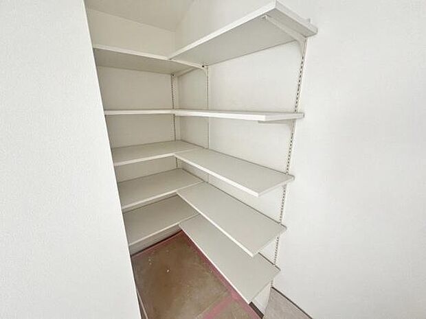 《収納》 ■収納豊富な間取りです