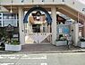 周辺：あおぞら保育園まで806m、岸根公園や園が借りている畑が近くにあり、自然に触れる環境が充実しています。給食制で食べ物に興味をもたせる保育をしています