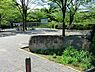 周辺：岸根公園まで561m、岸根公園駅から徒歩1分でアクセスのよい公園です。野球場、武道館、広場、篠原池などがあり水と緑が調和する癒しの空間です。