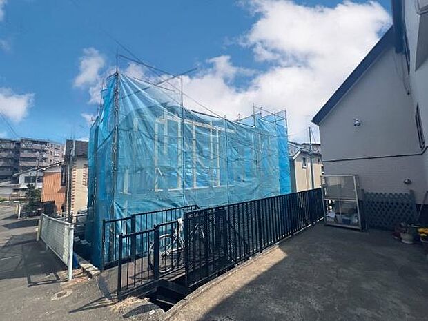 《現地》　■安心して暮らせそうな住環境です。