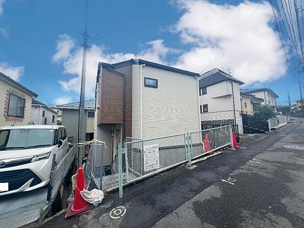 《前面道路》 ■落ち着いた住環境です。