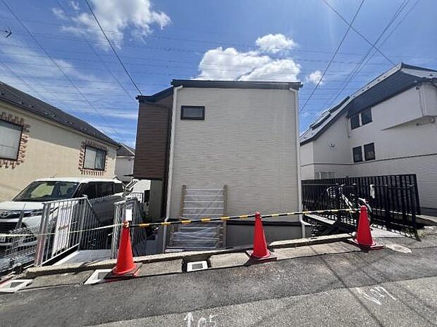 《現地》 安心して暮らせそうな住環境です。
