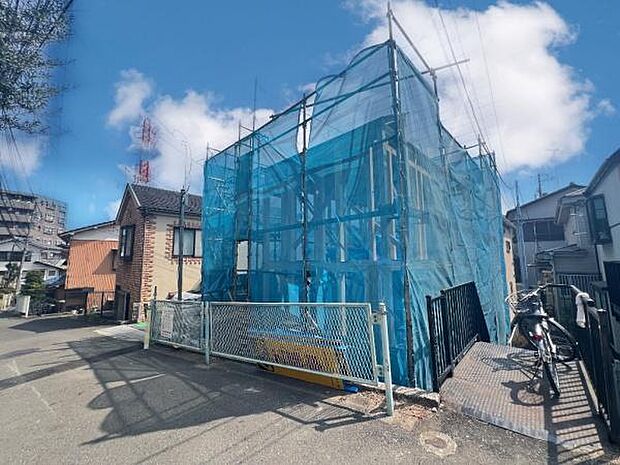 《現地》　青い空と白い雲、気分が晴れる場所がここにあります。