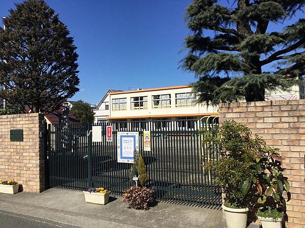 川崎若葉幼稚園まで784m、幼児を心身ともに健康で自主性と創造性に富み、人間性豊かな子供に育てることを目的とします。