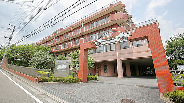 川崎田園都市病院まで1251m、患者様とご家族に寄り添い、いつくしみの心で医療・看護と介護を提供する長期療養型病院です。