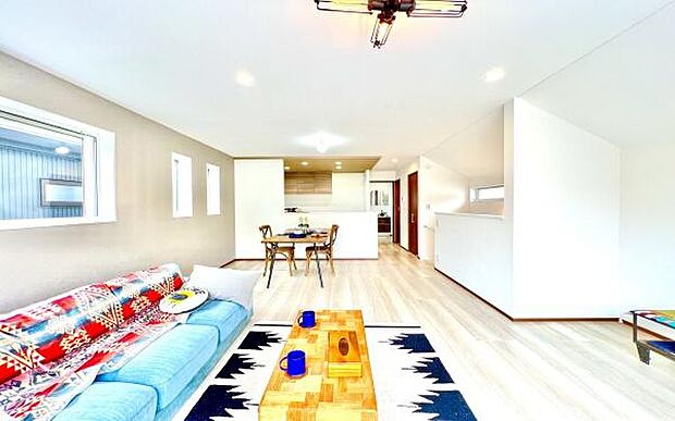 《リビングダイニング》　■上質な時間を育む暮らしのメインステージ。寛ぎとご家族とのコミュニケーションを育む居心地のよい場所。