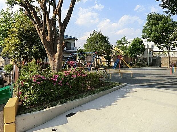 師岡打越第二公園まで790m、きれいに整備された気持ちの良い空間で遊べます。