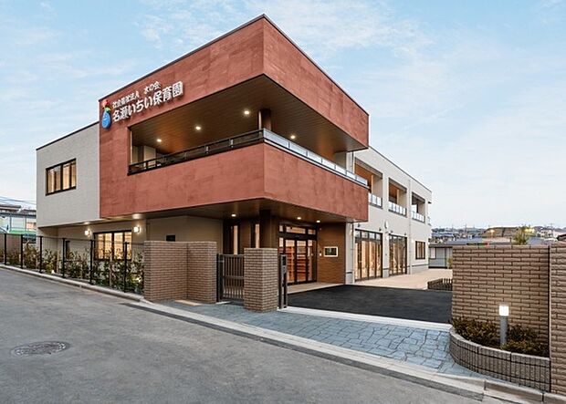 名瀬いちい保育園まで266m、園周辺には名瀬の森や名瀬川、たくさんの公園があり、住宅街にありながら身近な自然と親しむことができます。