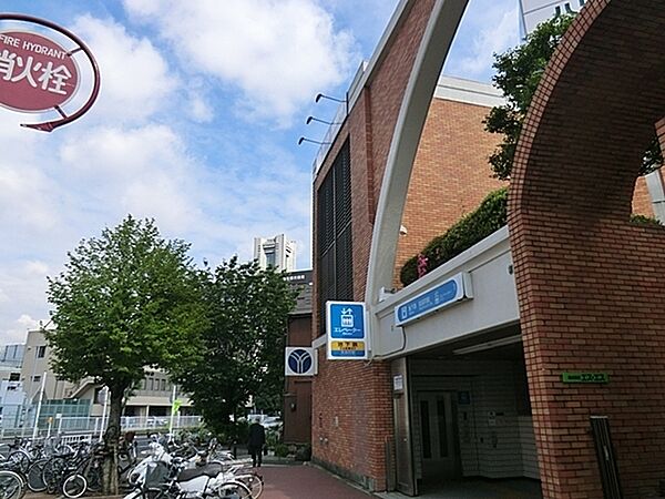高島町駅（横浜市営地下鉄ブルーライン）まで1064m、日々多くの観光客とお洒落なお店で賑わう街。休日は横浜ベイエリアの風を感じながらゆったり過ごせます。