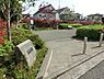 周辺：三保中通公園まで595m、中心が花壇になったサークルベンチがあります