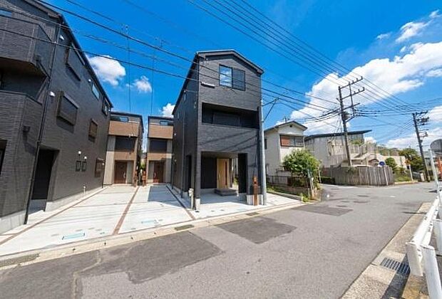 《外観》 ■家族みんなが落ち着ける場所。明るい空間で心も暖か、朝から爽やかな気分。寝る時も包みこまれるようにふんわりと。家にいることが心と体に優しい暖かな暮らし。
