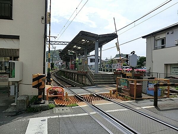 江ノ島電鉄線　稲村ヶ崎駅まで1493m